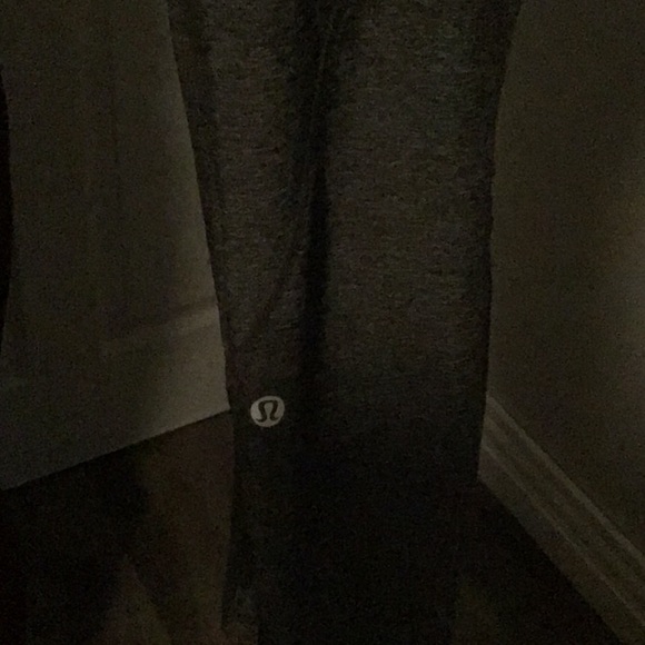 6 lulu crop pants - Picture 2 of 2